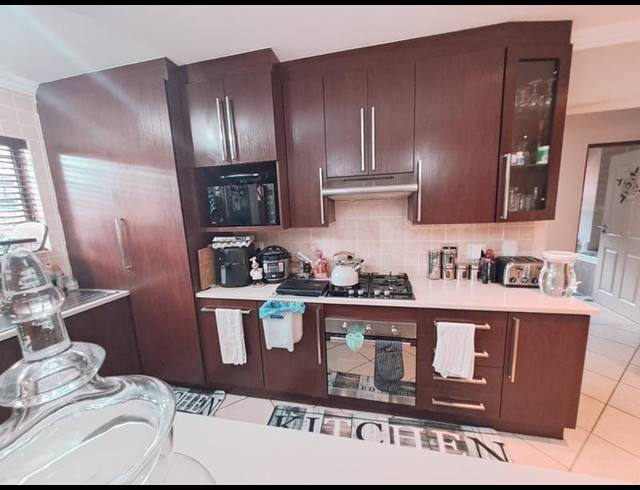2 BEDROOM TOWNHOUSE FOR SALE IN PRIMROSE